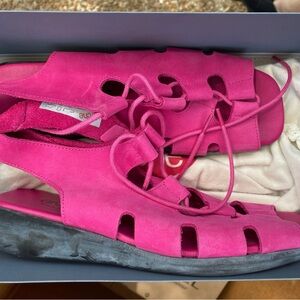 Arche Fuchsia Suede Women's Sandals